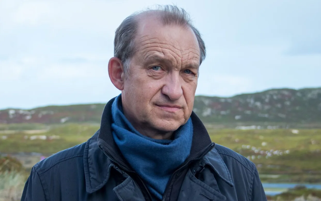 Peter Heinrich Brix in einer Szene aus einer deutschen Krimiserie mit norddeutscher Atmosphäre